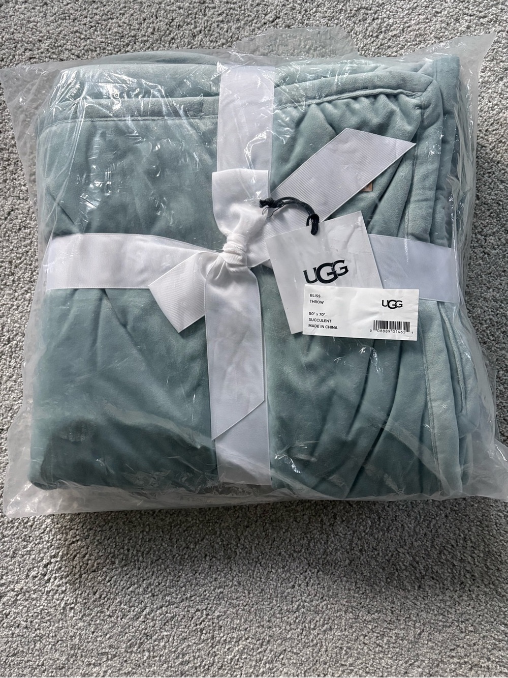Nwt Ugg Bliss Sherpa throw